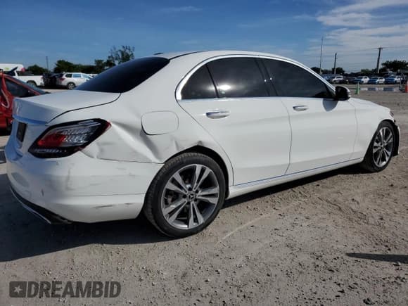 ✅ 2021 Mercedes-Benz C 300 • VIN: W1KWF8DB3MR604961 • Лот: 91445925. Опубликован ранее на Copart с пробегом 28 427 миль. Бесплатный доступ к архиву аукционных продаж из США и подробный отчёт об истории автомобиля на DreamBid. Изображение 3.