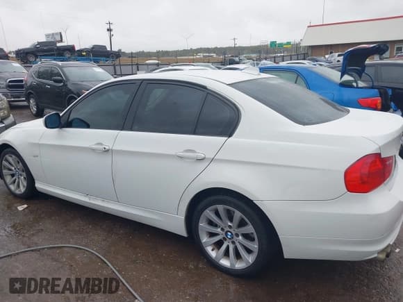 ✅ 2011 BMW 3 Series 328i • VIN: WBAPH7G58BNN07510 • Лот: 43557836. Опубликован ранее на IAAI с пробегом 159 847 миль. Бесплатный доступ к архиву аукционных продаж из США и подробный отчёт об истории автомобиля на DreamBid. Изображение 13.