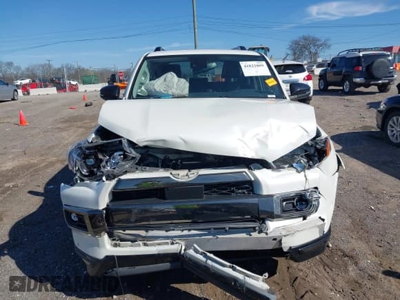 ✅ 2021 Toyota 4Runner Nightshade • VIN: JTEJU5JR4M5888601 • Lot: 41821809. Wystawiony na IAAI z przebiegiem 82 375 mil. Bezpłatny archiwum sprzedaży aukcyjnych z USA i szczegółowy raport historii pojazdu na DreamBid. Zdjęcie 13.