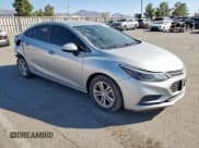 ✅ 2018 Chevrolet Cruze LT • VIN: 1G1BE5SM7J7156139 • Lot: 89448265. Wystawiony na Copart z przebiegiem 144 059 mil. Bezpłatny archiwum sprzedaży aukcyjnych z USA i szczegółowy raport historii pojazdu na DreamBid. Zdjęcie 4.