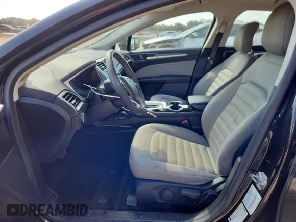 ✅ 2015 Ford Fusion S • VIN: 3FA6P0G77FR149061 • Lot: 82113165. Wystawiony na Copart z przebiegiem 149 025 mil. Bezpłatny archiwum sprzedaży aukcyjnych z USA i szczegółowy raport historii pojazdu na DreamBid. Zdjęcie 7.