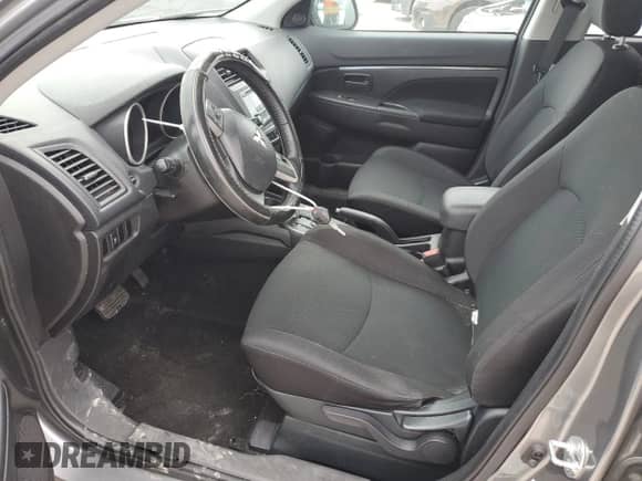 2015 Mitsubishi Outlander ES z VIN 4A4AP3AU7FE061451, wystawiony jako Copart lot #76810584 z przebiegiem 98 692 mil mil oraz Szkoda całkowita • Salvage title. Historia ofert i sprzedaży dostępna na DreamBid. Obrazek 7.