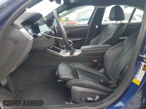 2022 BMW 3 Series 330i z VIN 3MW5R1J02N8C40435, wystawiony jako Copart lot #70088945 z przebiegiem Nie podano mil oraz Nie do naprawy • Non repairable. Historia ofert i sprzedaży dostępna na DreamBid. Obrazek 7.