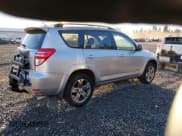 ✅ 2010 Toyota RAV4 Sport • VIN: JTMRK4DV1A5092741 • Лот: 43452373. Опубликован ранее на IAAI с пробегом 124 088 миль. Бесплатный доступ к архиву аукционных продаж из США и подробный отчёт об истории автомобиля на DreamBid. Изображение 4.