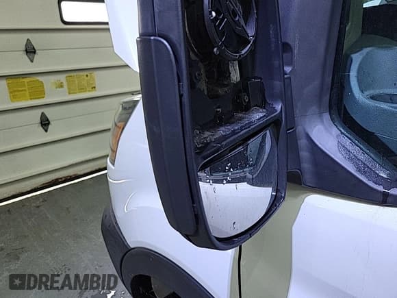 ✅ 2019 Ford Transit Cargo • VIN: 1FTYR2YM4KKA85623 • Lot: 43943597. Wystawiony na IAAI z przebiegiem 97 589 mil. Bezpłatny archiwum sprzedaży aukcyjnych z USA i szczegółowy raport historii pojazdu na DreamBid. Zdjęcie 13.