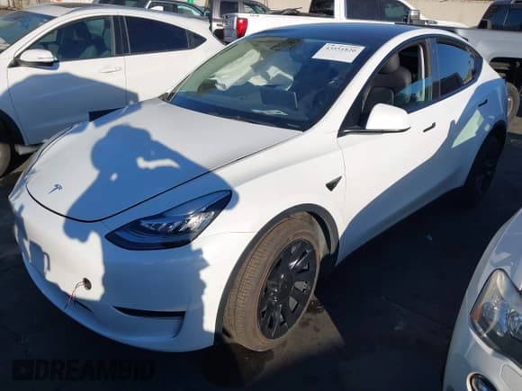 ✅ 2022 Tesla Model Y Long Range • VIN: 7SAYGDEE0NF506224 • Lot: 43551820. Listed on IAAI with 33,368 mi. Free auction sales archive from the USA and detailed vehicle history report at DreamBid. Image 2.