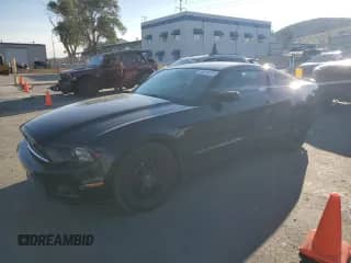 2014 Ford Mustang V6 с VIN 1ZVBP8AM5E5321074, выставлен на аукционе Copart как лот 64619715 с пробегом 119 867 миль миль и Списание • Salvage title. История ставок и продаж доступна на DreamBid. Изображение 1.