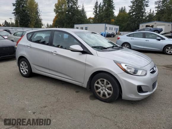 2013 Hyundai Accent GS с VIN KMHCT5AE0DU066599, выставлен на аукционе Copart как лот 82754895 с пробегом 131 708 миль миль и Чистый • Clean title. История ставок и продаж доступна на DreamBid. Изображение 4.