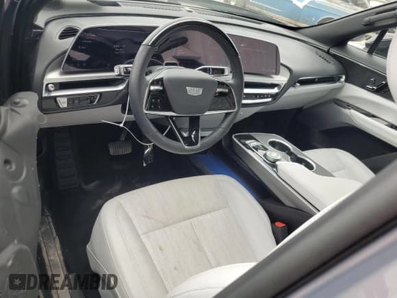 ✅ 2024 Cadillac LYRIQ Luxury • VIN: 1GYKPSRK8RZ123665 • Lot: 66304005. Wystawiony na Copart z przebiegiem 9 554 mil. Bezpłatny archiwum sprzedaży aukcyjnych z USA i szczegółowy raport historii pojazdu na DreamBid. Zdjęcie 8.