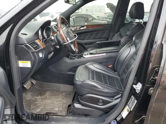 ✅ 2013 Mercedes-Benz M 63 AMG • VIN: 4JGDA7EB3DA213490 • Lot: 53736155. Wystawiony na Copart z przebiegiem 124 475 mil. Bezpłatny archiwum sprzedaży aukcyjnych z USA i szczegółowy raport historii pojazdu na DreamBid. Zdjęcie 7.