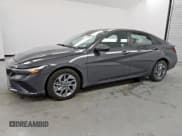 ✅ 2024 Hyundai Elantra SEL • VIN: KMHLM4DG0RU671282 • Lot: 72103885. Wystawiony na Copart z przebiegiem 70 915 mil. Bezpłatny archiwum sprzedaży aukcyjnych z USA i szczegółowy raport historii pojazdu na DreamBid. Zdjęcie 1.