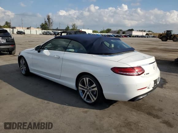 ✅ 2019 Mercedes-Benz C 300 • VIN: WDDWK8DB4KF792402 • Lot: 48070115. Wystawiony na Copart z przebiegiem 45 648 mil. Bezpłatny archiwum sprzedaży aukcyjnych z USA i szczegółowy raport historii pojazdu na DreamBid. Zdjęcie 2.
