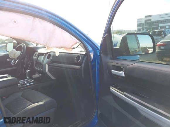 ✅ 2018 Toyota Tundra SR5 • VIN: 5TFEM5F11JX126867 • Lot: 43437208. Listed on IAAI with Not provided. Free auction sales archive from the USA and detailed vehicle history report at DreamBid. Image 5.