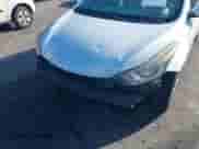 2016 Hyundai Elantra SE z VIN 5NPDH4AE6GH700453, wystawiony jako IAAI lot #43493797 z przebiegiem 219 175 mil mil oraz . Historia ofert i sprzedaży dostępna na DreamBid. Obrazek 6.