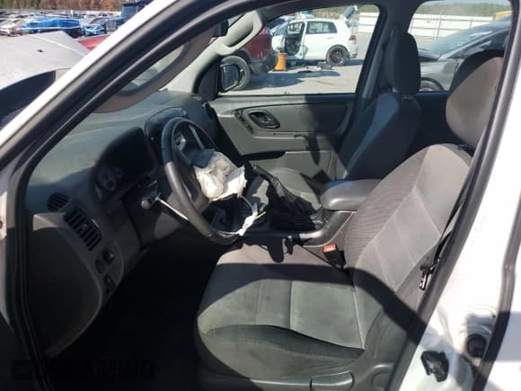 ✅ 2007 Ford Escape XLS • VIN: 1FMYU02Z17KA02515 • Lot: 92854785. Listed on Copart with 165,836 mi. Free auction sales archive from the USA and detailed vehicle history report at DreamBid. Image 7.