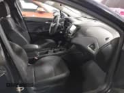 ✅ 2018 Chevrolet Cruze LT • VIN: 1G1BE5SMXJ7229309 • Lot: 43327986. Wystawiony na IAAI z przebiegiem 98 751 mil. Bezpłatny archiwum sprzedaży aukcyjnych z USA i szczegółowy raport historii pojazdu na DreamBid. Zdjęcie 5.