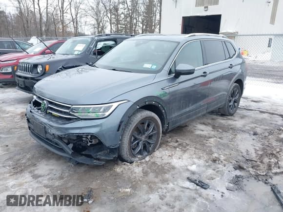 ✅ 2022 Volkswagen Tiguan SE • VIN: 3VV2B7AX2NM105314 • Lot: 41655410. Wystawiony na IAAI z przebiegiem 81 912 mil. Bezpłatny archiwum sprzedaży aukcyjnych z USA i szczegółowy raport historii pojazdu na DreamBid. Zdjęcie 17.