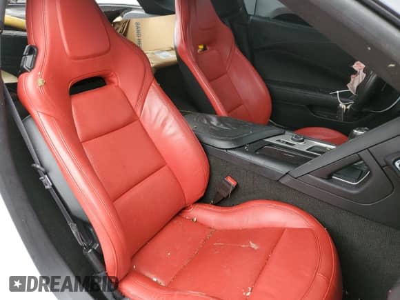 2016 Chevrolet Corvette 1LT с VIN 1G1YB2D76G5122190, выставлен на аукционе Copart как лот 66334334 с пробегом 32 918 миль миль и Списание • Salvage title. История ставок и продаж доступна на DreamBid. Изображение 10.