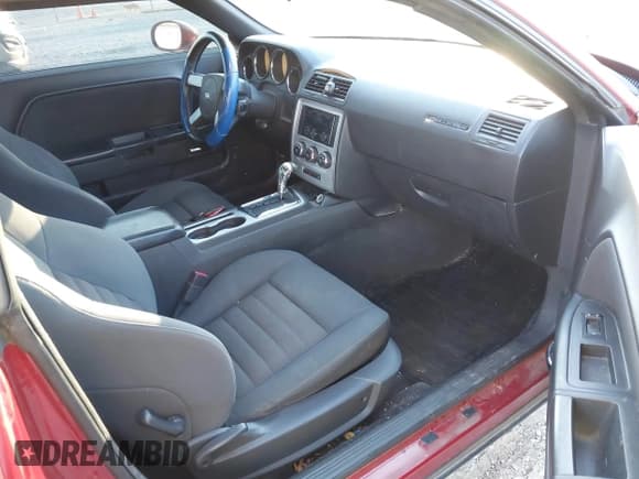 ✅ 2010 Dodge Challenger SE • VIN: 2B3CJ4DVXAH189925 • Lot: 41388025. Wystawiony na IAAI z przebiegiem 156 211 mil. Bezpłatny archiwum sprzedaży aukcyjnych z USA i szczegółowy raport historii pojazdu na DreamBid. Zdjęcie 5.