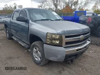 ✅ 2010 Chevrolet Silverado 1500 LS • VIN: 3GCRKREA6AG192111 • Lot: 43451492. Wystawiony na IAAI z przebiegiem 76 775 mil. Bezpłatny archiwum sprzedaży aukcyjnych z USA i szczegółowy raport historii pojazdu na DreamBid. Zdjęcie 1.
