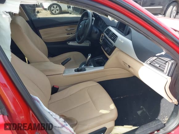 ✅ 2017 BMW 3 Series 320i • VIN: WBA8A9C54HK620424 • Лот: 42513162. Опубликован ранее на IAAI с пробегом 62 687 миль. Бесплатный доступ к архиву аукционных продаж из США и подробный отчёт об истории автомобиля на DreamBid. Изображение 5.