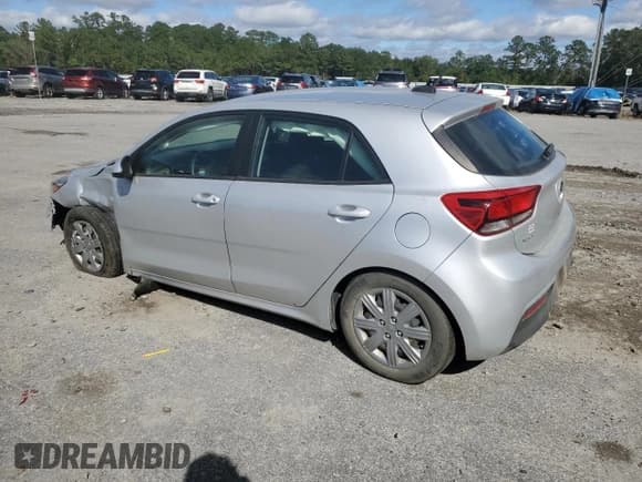 ✅ 2021 Kia Rio S • VIN: 3KPA25AD9ME379199 • Lot: 82406635. Wystawiony na Copart z przebiegiem 71 269 mil. Bezpłatny archiwum sprzedaży aukcyjnych z USA i szczegółowy raport historii pojazdu na DreamBid. Zdjęcie 2.