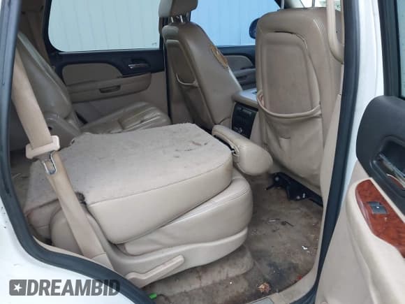 ✅ 2007 Chevrolet Tahoe LTZ • VIN: 1GNFK13057R113610 • Лот: 43588748. Опубликован ранее на IAAI с пробегом 382 326 миль. Бесплатный доступ к архиву аукционных продаж из США и подробный отчёт об истории автомобиля на DreamBid. Изображение 8.