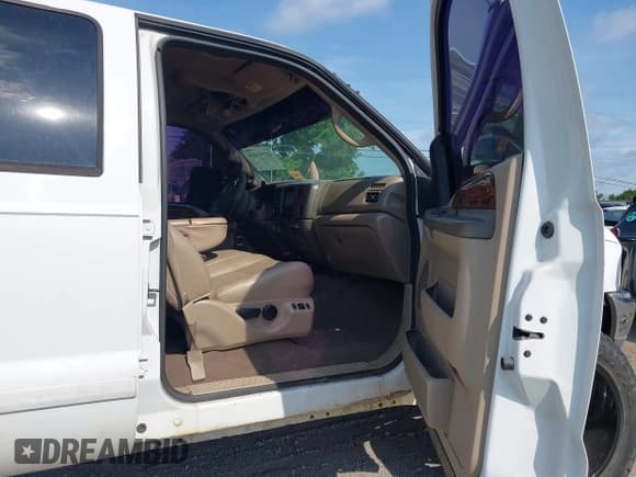 ✅ 2002 Ford F-250 XL • VIN: 1FTNW21F92EC40026 • Lot: 42292419. Listed on IAAI with 296,806 mi. Free auction sales archive from the USA and detailed vehicle history report at DreamBid. Image 5.