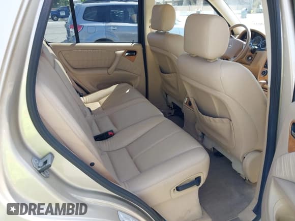 ✅ 2005 Mercedes-Benz M 350 • VIN: 4JGAB57E65A546957 • Лот: 42430337. Опубликован ранее на IAAI с пробегом 115 884 миль. Бесплатный доступ к архиву аукционных продаж из США и подробный отчёт об истории автомобиля на DreamBid. Изображение 8.