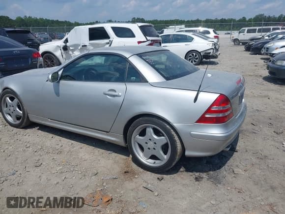 ✅ 2003 Mercedes-Benz SLK 320 • VIN: WDBKK65FX3F289228 • Lot: 42584634. Listed on IAAI with 173,232 mi. Free auction sales archive from the USA and detailed vehicle history report at DreamBid. Image 3.