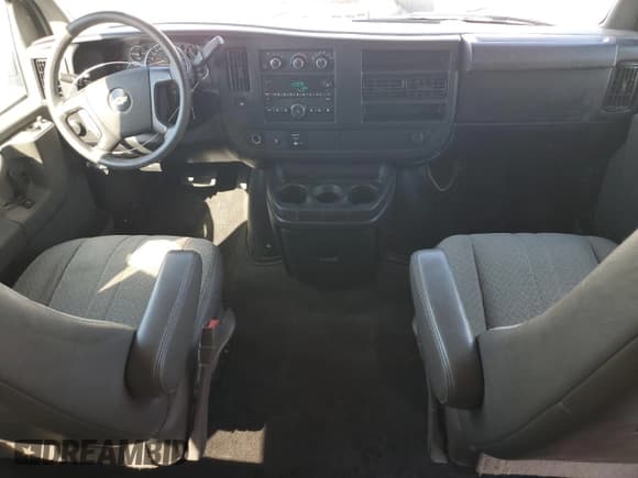 ✅ 2010 Chevrolet Express Passenger LT • VIN: 1GA2G1DG2A1164775 • Lot: 84302725. Wystawiony na Copart z przebiegiem 75 642 mil. Bezpłatny archiwum sprzedaży aukcyjnych z USA i szczegółowy raport historii pojazdu na DreamBid. Zdjęcie 8.