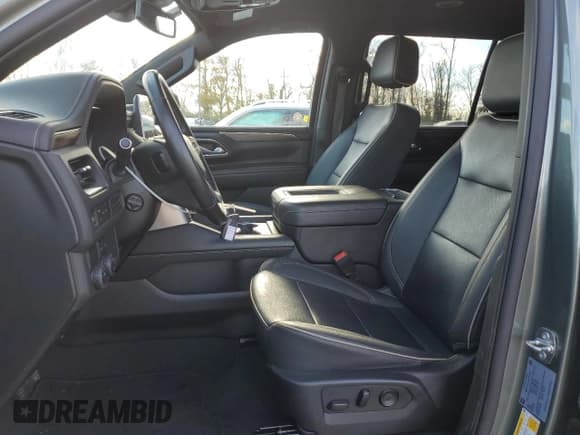 ✅ 2023 Chevrolet Suburban Premier • VIN: 1GNSCFKD5PR392568 • Lot: 91659965. Wystawiony na Copart z przebiegiem 76 283 mil. Bezpłatny archiwum sprzedaży aukcyjnych z USA i szczegółowy raport historii pojazdu na DreamBid. Zdjęcie 7.