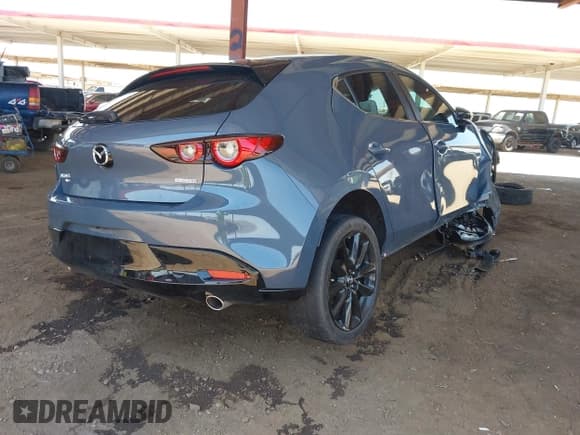 ✅ 2024 Mazda 3 S Carbon Edition • VIN: JM1BPBLM8R1650524 • Lot: 42477028. Wystawiony na IAAI z przebiegiem 41 303 mil. Bezpłatny archiwum sprzedaży aukcyjnych z USA i szczegółowy raport historii pojazdu na DreamBid. Zdjęcie 4.