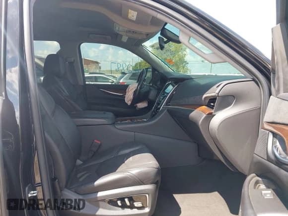 ✅ 2020 Cadillac Escalade Standard • VIN: 1GYS3AKJ2LR159141 • Lot: 43108887. Wystawiony na IAAI z przebiegiem 151 019 mil. Bezpłatny archiwum sprzedaży aukcyjnych z USA i szczegółowy raport historii pojazdu na DreamBid. Zdjęcie 5.