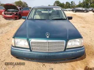 ✅ 1994 Mercedes-Benz 200 220 • VIN: WDBHA22E5RF084524 • Lot: 73287364. Wystawiony na Copart z przebiegiem 187 541 mil. Bezpłatny archiwum sprzedaży aukcyjnych z USA i szczegółowy raport historii pojazdu na DreamBid. Zdjęcie 5.