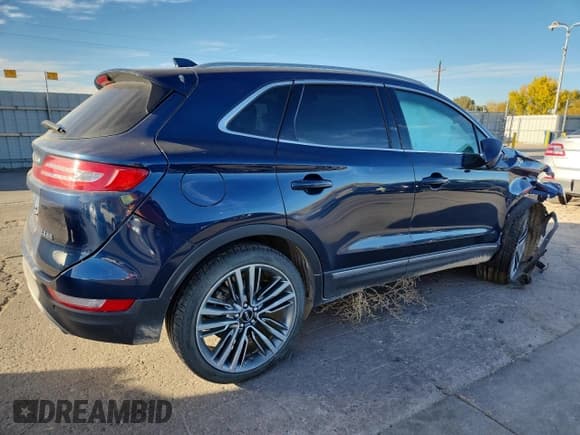 ✅ 2015 Lincoln MKC • VIN: 5LMTJ2AH8FUJ10296 • Lot: 82634005. Wystawiony na Copart z przebiegiem Nie podano. Bezpłatny archiwum sprzedaży aukcyjnych z USA i szczegółowy raport historii pojazdu na DreamBid. Zdjęcie 3.