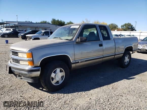 1997 Chevrolet Silverado 1500 z VIN 2GCEK19R8V1243476, wystawiony jako Copart lot #90307375 z przebiegiem 175 661 mil mil oraz Szkoda całkowita • Salvage title. Historia ofert i sprzedaży dostępna na DreamBid. Obrazek 1.