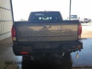 ✅ 2025 Honda Ridgeline RTL • VIN: 5FPYK3F50SB041449 • Lot: 86894365. Wystawiony na Copart z przebiegiem 849 mil. Bezpłatny archiwum sprzedaży aukcyjnych z USA i szczegółowy raport historii pojazdu na DreamBid. Zdjęcie 6.