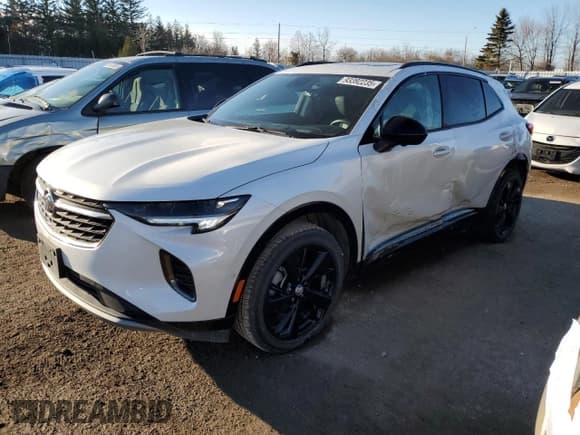 ✅ 2023 Buick Envision Essence • VIN: LRBFZPR47PD212717 • Lot: 93392235. Wystawiony na Copart z przebiegiem 26 528 mil. Bezpłatny archiwum sprzedaży aukcyjnych z USA i szczegółowy raport historii pojazdu na DreamBid. Zdjęcie 1.