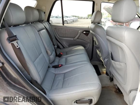 ✅ 2001 Mercedes-Benz M 320/430/500 • VIN: 4JGAB54E01A267633 • Lot: 58160855. Wystawiony na Copart z przebiegiem 157 975 mil. Bezpłatny archiwum sprzedaży aukcyjnych z USA i szczegółowy raport historii pojazdu na DreamBid. Zdjęcie 11.