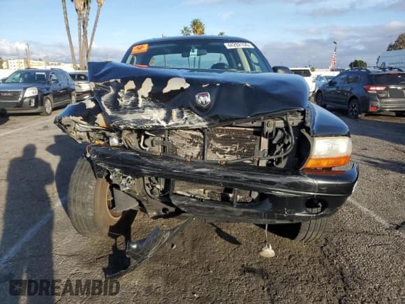 ✅ 2002 Dodge Dakota Sport • VIN: 1B7HG38N82S697439 • Lot: 44282155. Wystawiony na Copart z przebiegiem 239 414 mil. Bezpłatny archiwum sprzedaży aukcyjnych z USA i szczegółowy raport historii pojazdu na DreamBid. Zdjęcie 5.