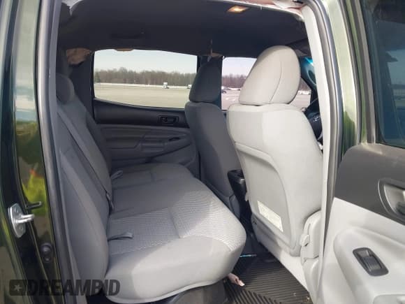 ✅ 2012 Toyota Tacoma • VIN: 3TMLU4EN8CM084941 • Lot: 41547330. Listed on IAAI with 118,460 mi. Free auction sales archive from the USA and detailed vehicle history report at DreamBid. Image 8.