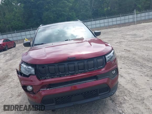 ✅ 2022 Jeep Compass Latitude • VIN: 3C4NJCBB2NT210970 • Lot: 42302790. Listed on IAAI with 27,999 mi. Free auction sales archive from the USA and detailed vehicle history report at DreamBid. Image 12.