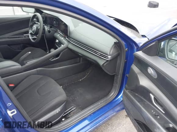 2024 Hyundai Elantra SEL z VIN KMHLM4DG5RU702252, wystawiony jako IAAI lot #43421527 z przebiegiem 18 819 mil mil oraz . Historia ofert i sprzedaży dostępna na DreamBid. Obrazek 5.