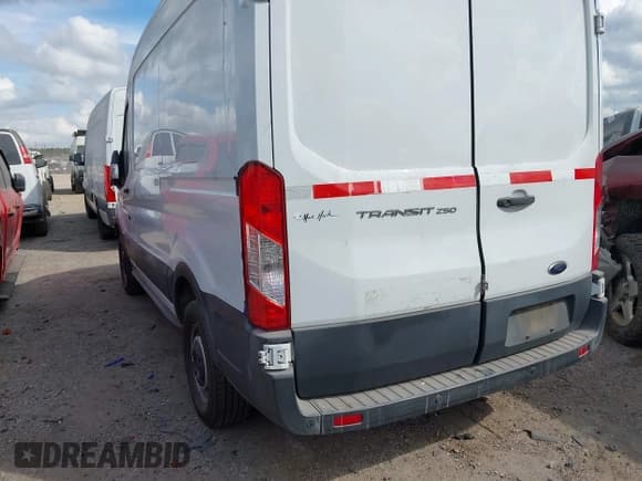 ✅ 2018 Ford Transit • VIN: 1FTYR1CM5JKA69799 • Лот: 43584929. Опубликован ранее на IAAI с пробегом 172 729 миль. Бесплатный доступ к архиву аукционных продаж из США и подробный отчёт об истории автомобиля на DreamBid. Изображение 3.