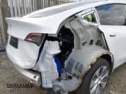 ✅ 2023 Tesla Model Y Long Range • VIN: 7SAYGDEE2PA192866 • Lot: 43584047. Wystawiony na IAAI z przebiegiem 18 086 mil. Bezpłatny archiwum sprzedaży aukcyjnych z USA i szczegółowy raport historii pojazdu na DreamBid. Zdjęcie 6.