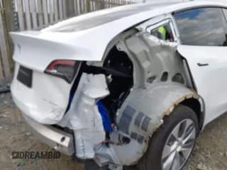 ✅ 2023 Tesla Model Y Long Range • VIN: 7SAYGDEE2PA192866 • Lot: 43584047. Wystawiony na IAAI z przebiegiem 18 086 mil. Bezpłatny archiwum sprzedaży aukcyjnych z USA i szczegółowy raport historii pojazdu na DreamBid. Zdjęcie 6.