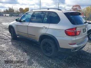 ✅ 2013 BMW X5 xDrive35i • VIN: 5UXZV4C56D0B23560 • Lot: 43582516. Wystawiony na IAAI z przebiegiem 206 874 mil. Bezpłatny archiwum sprzedaży aukcyjnych z USA i szczegółowy raport historii pojazdu na DreamBid. Zdjęcie 3.
