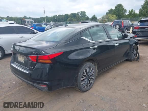 ✅ 2023 Nissan Altima SV • VIN: 1N4BL4DW7PN324619 • Lot: 42740446. Wystawiony na IAAI z przebiegiem 30 000 mil. Bezpłatny archiwum sprzedaży aukcyjnych z USA i szczegółowy raport historii pojazdu na DreamBid. Zdjęcie 4.