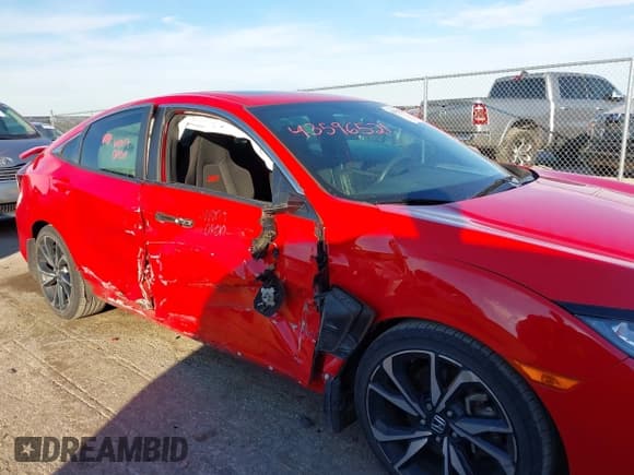 ✅ 2019 Honda Civic Si • VIN: 2HGFC1E59KH701082 • Лот: 43596521. Опубликован ранее на IAAI с пробегом 50 050 миль. Бесплатный доступ к архиву аукционных продаж из США и подробный отчёт об истории автомобиля на DreamBid. Изображение 6.